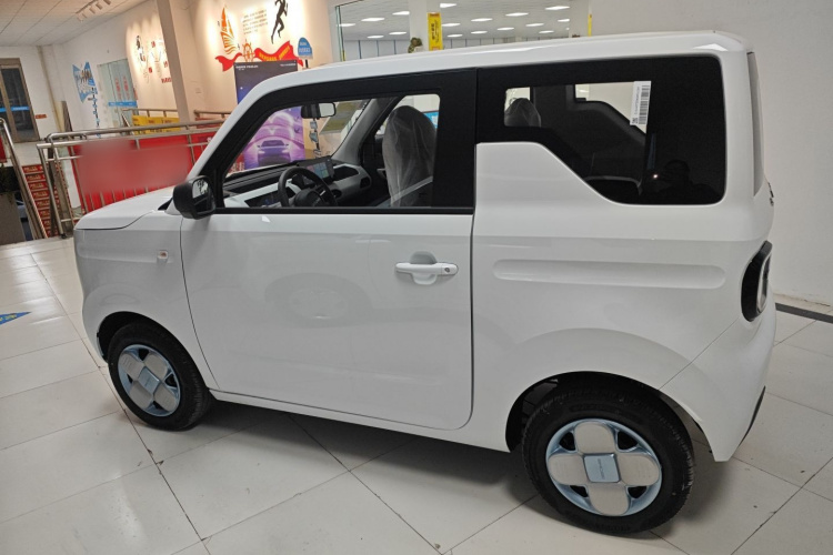 吉利银河 2024款 熊猫mini 200km 耐力熊车身外观4
