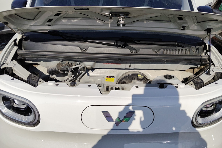 五菱汽车 宏光MINIEV 2024款 第三代 215km 进阶版机舱底盘24