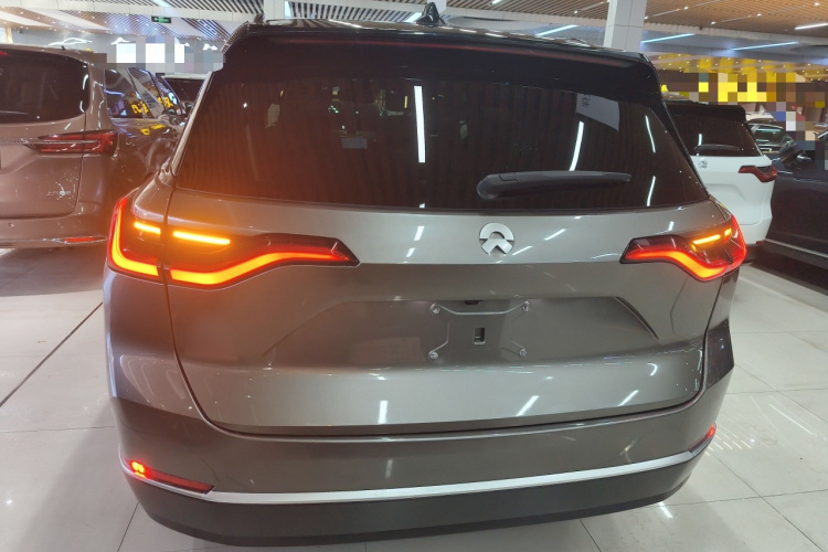 蔚来ES8 2020款 580KM 七座版车身外观6