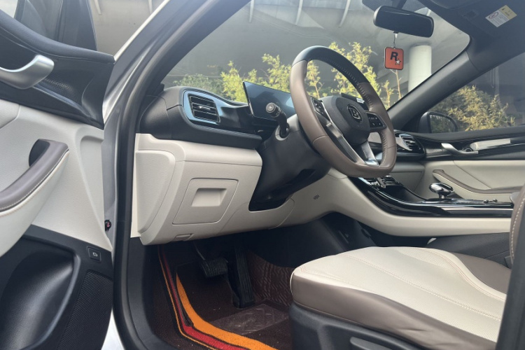 比亚迪 秦PLUS 2023款 冠军版 DM-i 55KM领先型中控内饰7006