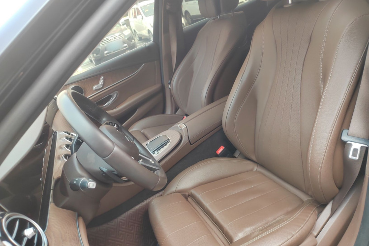 奔驰E级 2019款 E 260 L中控内饰19