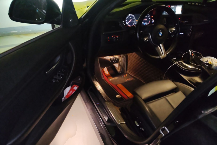 宝马3系 2019款 320Li M运动套装中控内饰20