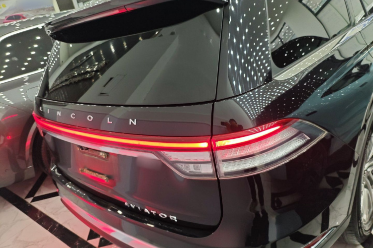 林肯 飞行家 2021款 3.0T V6 四驱尊享版车身外观6