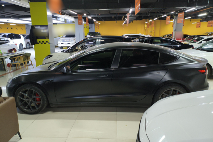 特斯拉 Model 3 2021款 改款二 Performance高性能全轮驱动版车身外观4