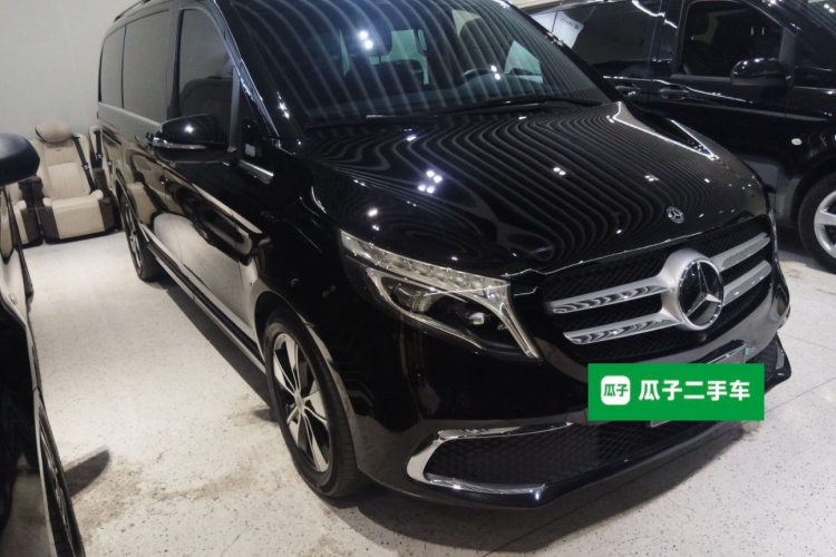奔驰V级 2020款 V 260 尊贵版车身外观3