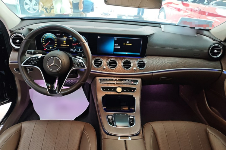 奔驰E级 2023款 E 300 L 豪华型中控内饰12