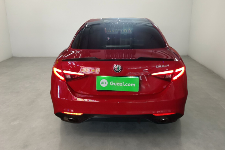 阿尔法·罗密欧 Giulia朱丽叶 2017款 2.0T 200HP 豪华版车身外观6