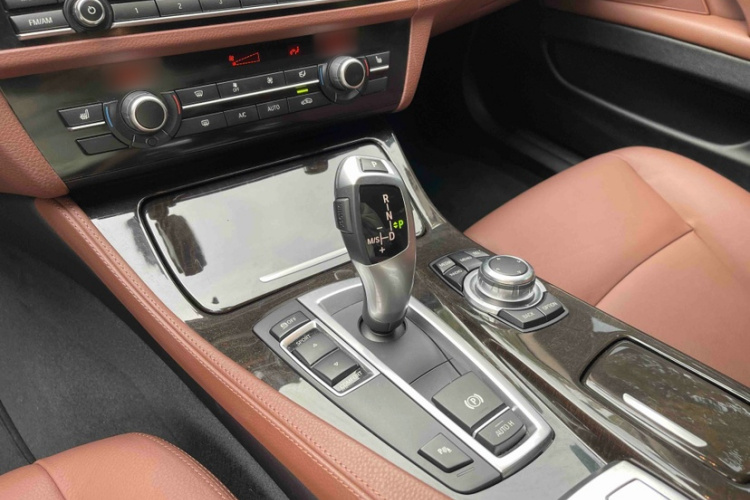 宝马5系 2017款 525Li 领先型中控内饰7005