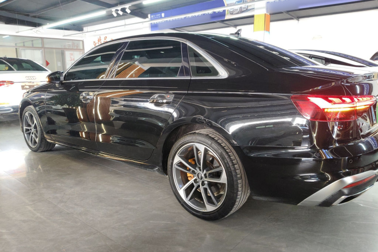 奥迪A4L 2022款 40 TFSI 时尚动感型车身外观4