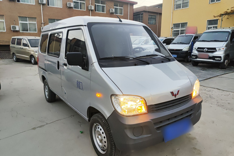 五菱汽车 五菱之光 2023款 1.5L 实用型 5/7座车身外观3