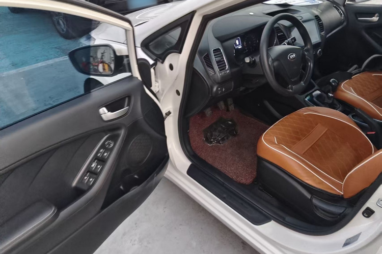 起亚K3 2016款 1.6L 手动GL中控内饰20