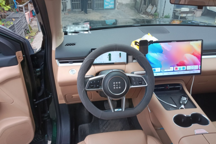 蓝电E5 PLUS 2025款 165km 长续航版PLUS 7座中控内饰13