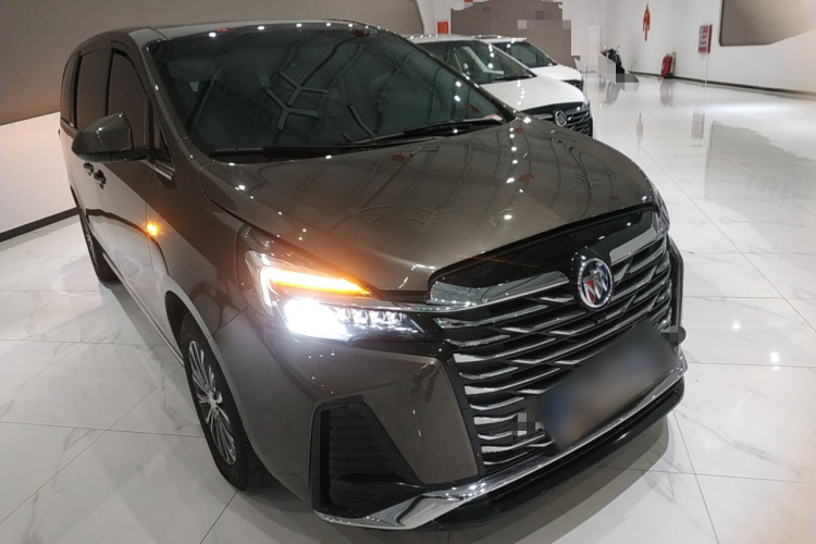 别克GL8 2023款 陆上公务舱 652T 豪华型车身外观3