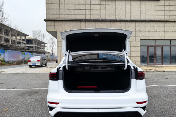 吉利汽车 帝豪 2025款 第4代 1.5L CVT龙腾版局部细节23