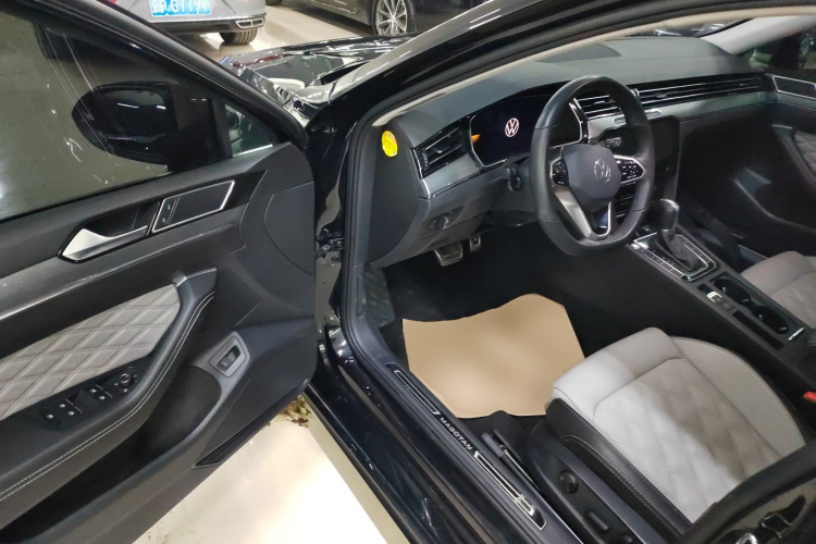 大众 迈腾 2023款 200万辆纪念版 330TSI DSG领先型中控内饰20