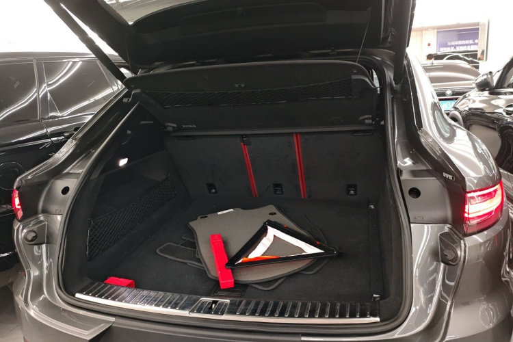 保时捷 2019款 Cayenne 3.0T机舱底盘23