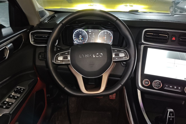 领克01 2017款 2.0T 两驱型Pro版中控内饰13