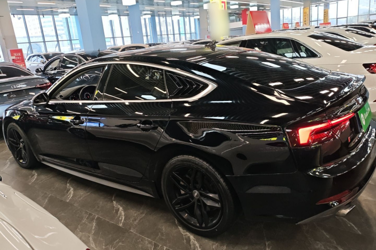 奥迪A5 2017款 Sportback 45 TFSI 时尚型车身外观4