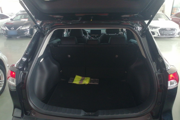 丰田 卡罗拉锐放 2024款 2.0L 精英版局部细节23