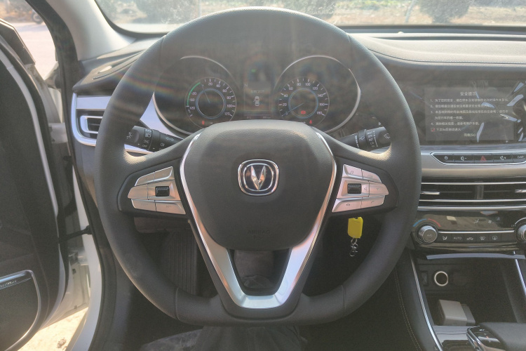 长安 逸动新能源 2019款 EV460 智享版中控内饰13