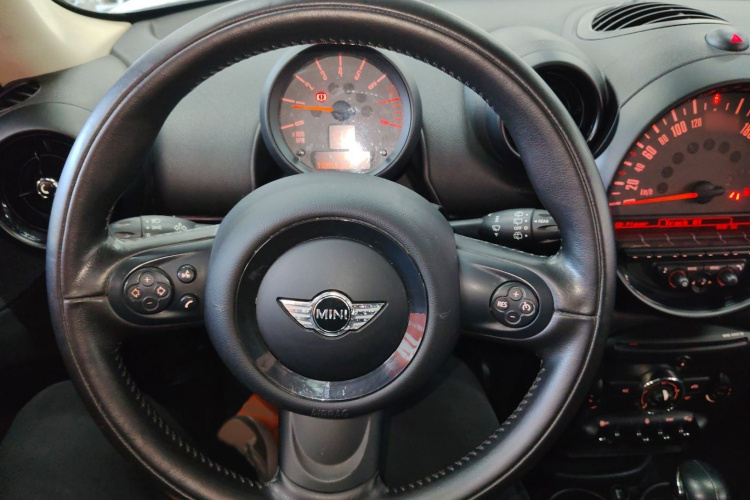 MINI Countryman 2016款 1.6T COOPER ALL4 Fun装备控局部细节13