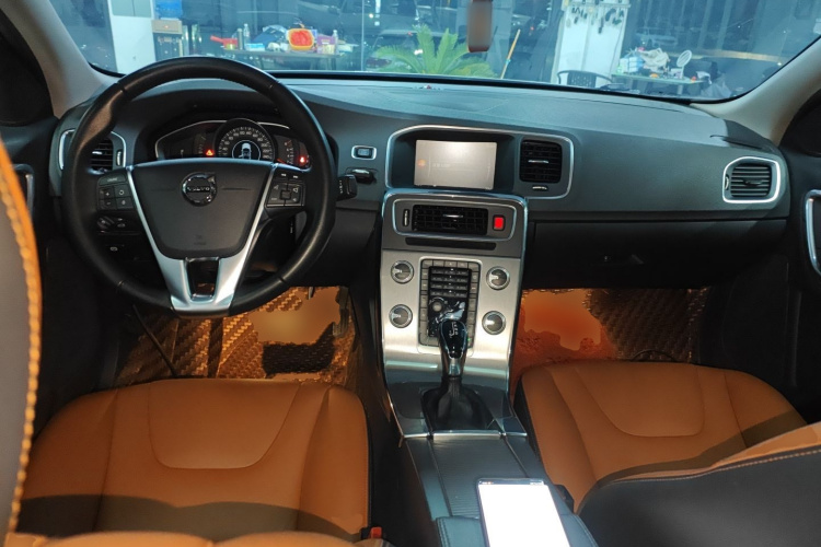 沃尔沃S60 2019款 S60L 改款 T5 智进进阶版中控内饰12