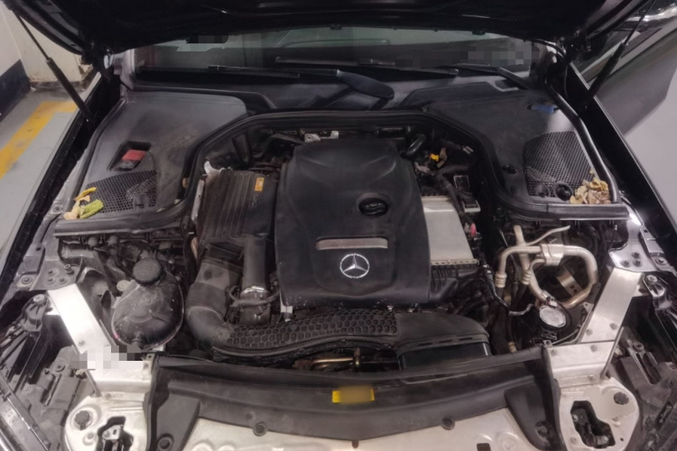 奔驰E级 2017款 改款 E 300 运动型局部细节24