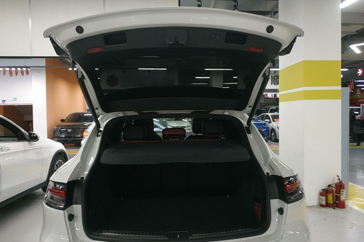 保时捷 2024款 Macan 2.0T机舱底盘23