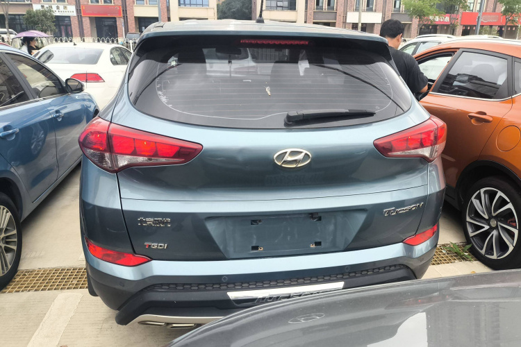 现代 途胜 2015款 1.6T 双离合两驱舒适型车身外观6004