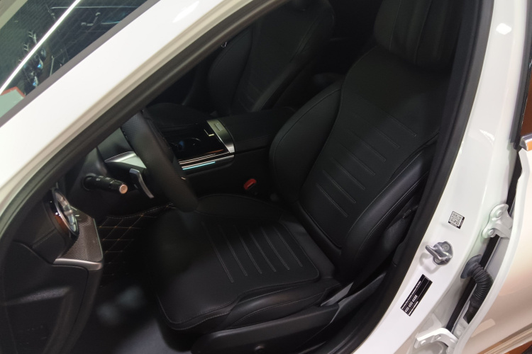 奔驰C级 2023款 改款 C 260 L 运动版局部细节19