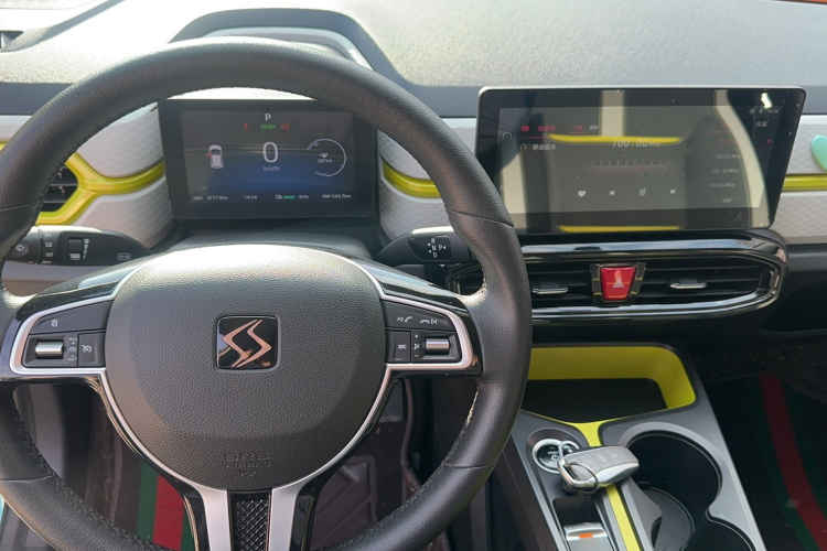 思皓 花仙子 2021款 集美版 302km 豪华型中控内饰7002