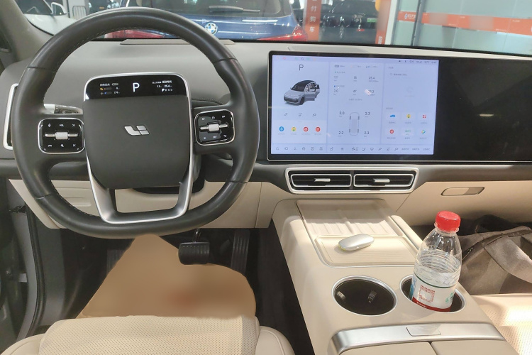 理想汽车 理想L8 2023款 Pro中控内饰7002