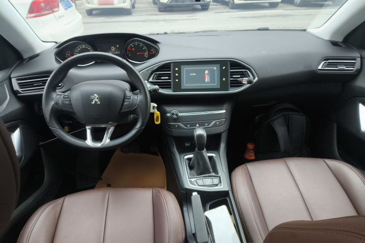 标致308S 2015款 1.2T 自动劲驰版中控内饰7002