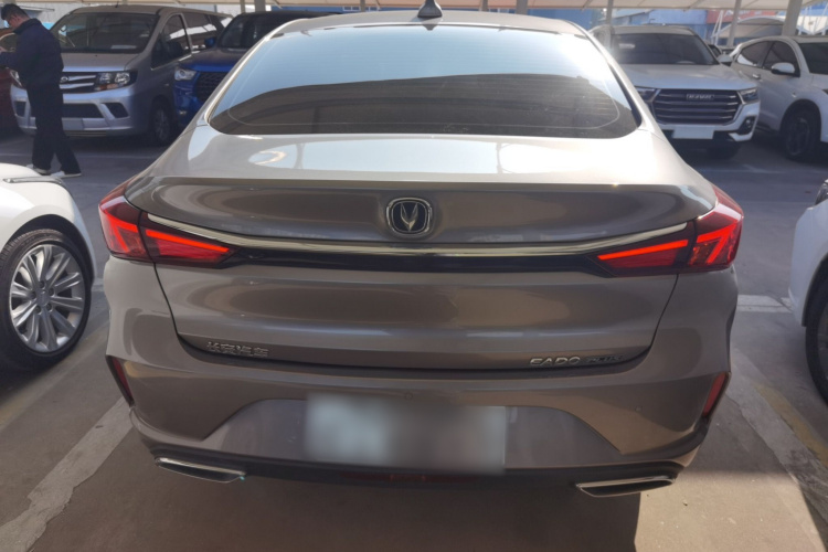 长安 逸动 2021款 PLUS 1.6L GDI CVT豪华型车身外观6