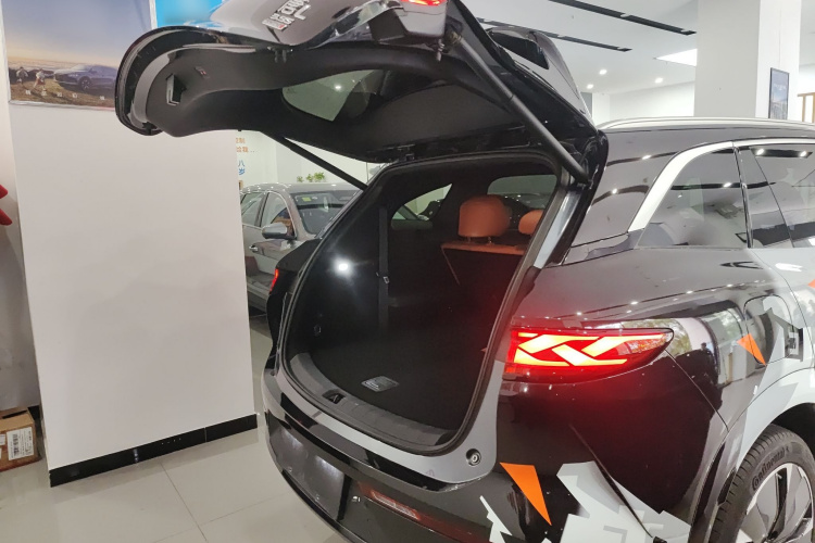 比亚迪 唐L 2025款 EV 600KM四驱激光雷达旗舰型机舱底盘23