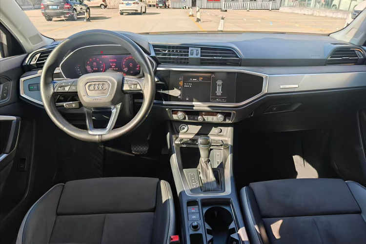 奥迪Q3 2019款 35 TFSI 进取动感型中控内饰7001