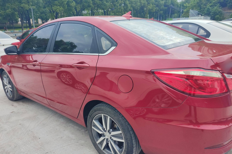 长安 逸动 2016款 1.6L 自动风尚型车身外观4