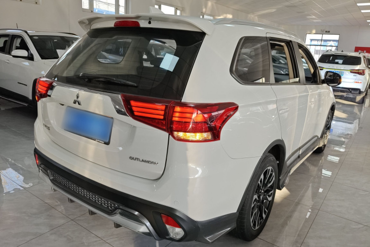 三菱 欧蓝德 2020款 2.0L 两驱畅享版 5座车身外观7