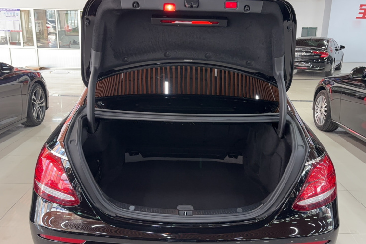 奔驰E级 2017款 E 300 L 豪华型局部细节23