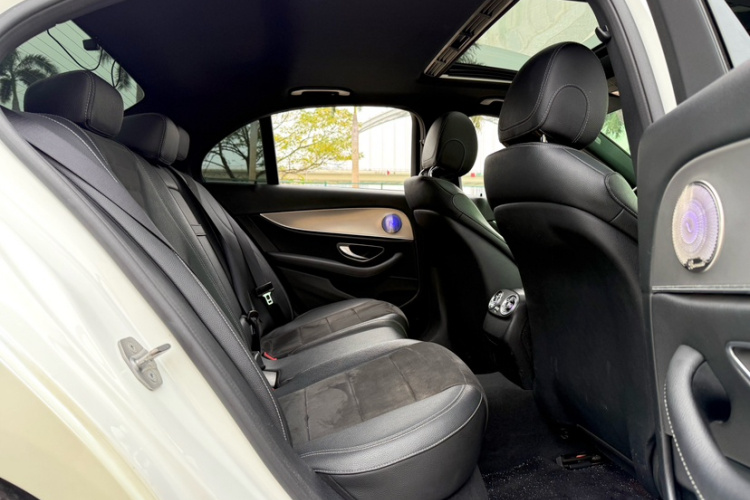 奔驰E级 2017款 E 200 运动型中控内饰7006