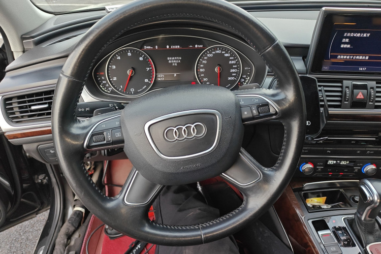 奥迪A6L 2015款 30 FSI 百万纪念舒享型中控内饰13