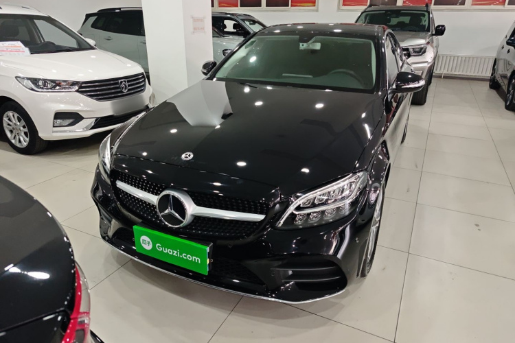 奔驰C级 2019款 C 260 L 运动版车身外观1