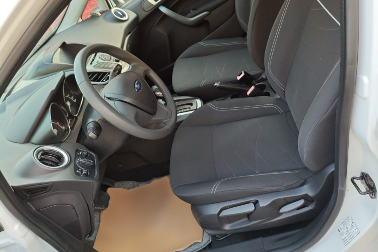 福特 嘉年华 2013款 两厢 1.5L 自动时尚型中控内饰19