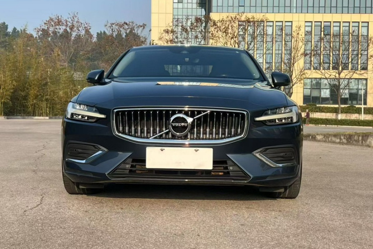 沃尔沃S60 2022款 B4 智远豪华版车身外观6005
