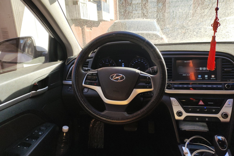 现代 领动 2016款 1.6L 自动智炫·精英型中控内饰13