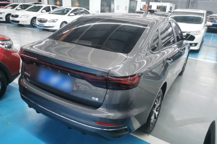 吉利汽车 帝豪 2026款 第4代 400万纪念款 1.5L CVT超越型车身外观7