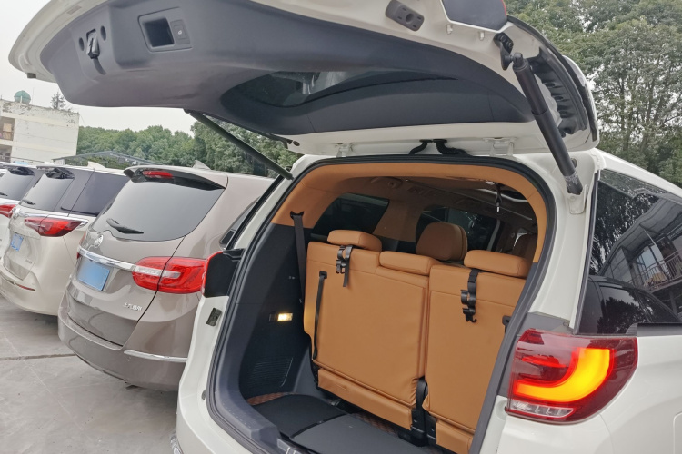 广汽传祺 传祺M8 2021款 领秀系列 390T 至尊版局部细节23