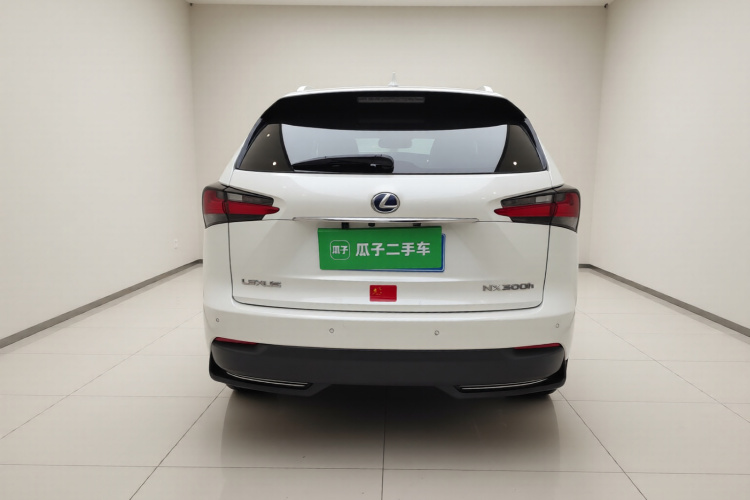 雷克萨斯NX 2015款 300h 前驱 锋尚版车身外观6