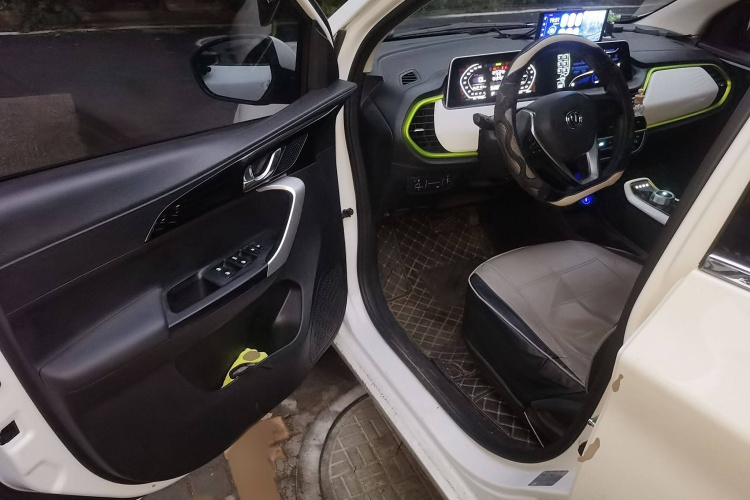 长安欧尚 奔奔E-Star 2020款 心动版 三元锂中控内饰7003