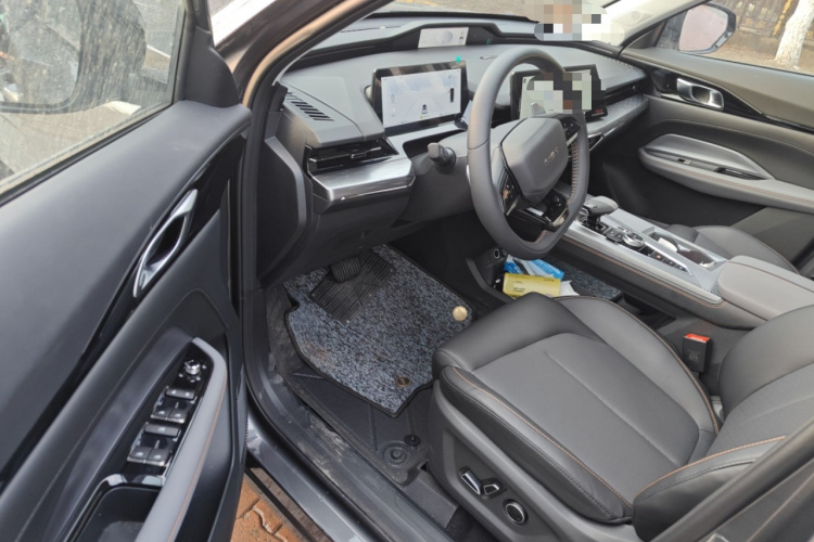 长安欧尚Z6 2023款 蓝鲸 1.5T DCT智领型城市版中控内饰20